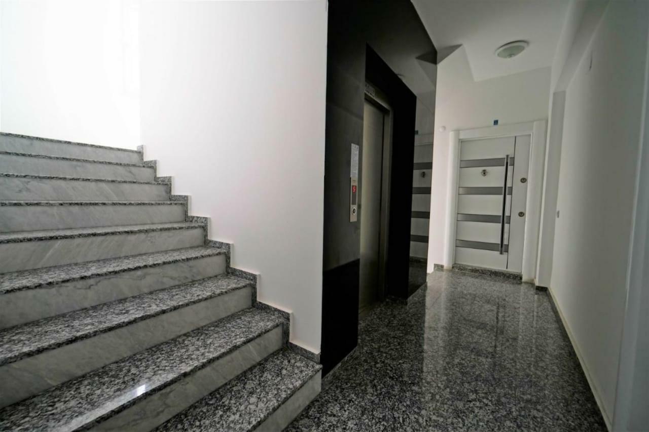 Best 12 Apartament *